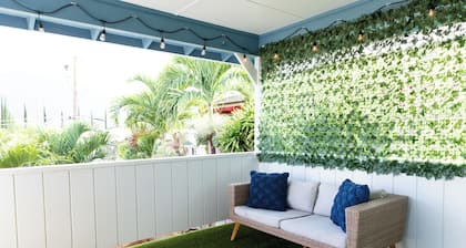 North shore living! Walking distance to Hale’iwa town. Private lanai, AC, WiFi.