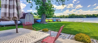 Howe Retreat w/ Fire Pit + Private Boat Dock!