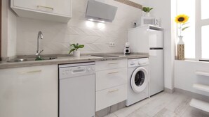 Coffee/tea maker, fridge, microwave, stovetop - The Urban Elegnace Suite (Sevilla)