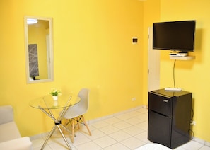 In-room safe, individually decorated, individually furnished - Hotel Condo Mango (Boca Chica)