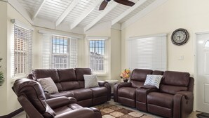 Living area - Games Room, A Pool, Modern House - Book Now! (Old Harbour)
