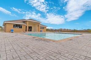 Pool - Games Room, A Pool, Modern House - Book Now! (Old Harbour)