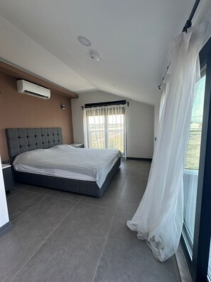 Comfort-Apartment, Balkon, Blick auf den Innenhof | 2 Schlafzimmer, kostenloses WLAN, Bettwäsche