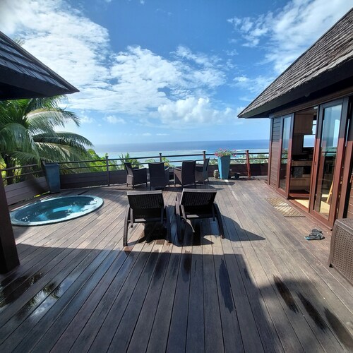 Stunning ocean views in completely renovated villa just 5 minutes from the beach