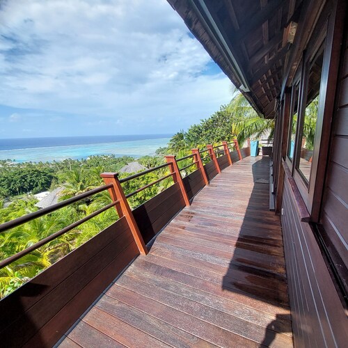 Stunning ocean views in completely renovated villa just 5 minutes from the beach