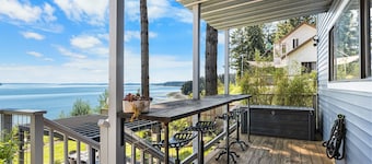 Waterfront Home w/views, outdoor dining & fire pit