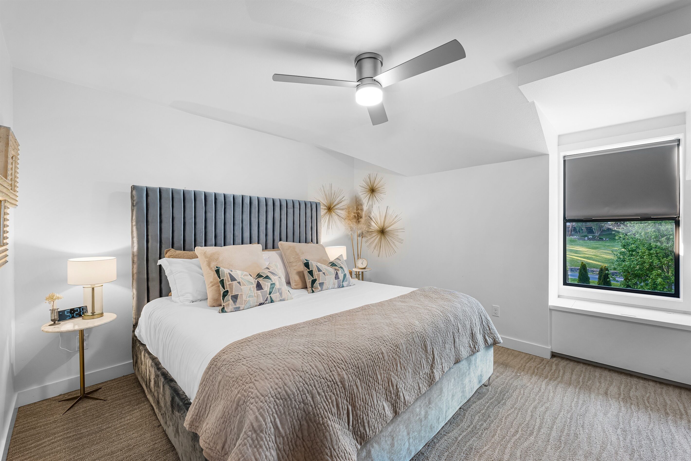 4 عدّة غرف نوم ومكتب ومكواة/لوح كي وسرير سفر