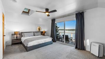 4 bedrooms, desk, iron/ironing board, travel crib