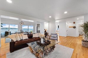 Smart TV, fireplace, DVD player, books