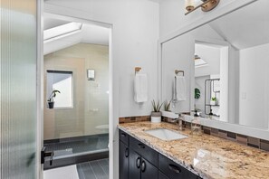 Shower, bidet, towels