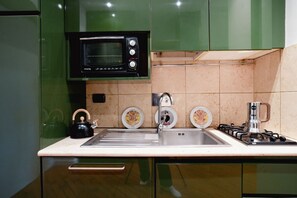 KylskÄp, mikrovÄgsugn, ugn och spishÀll