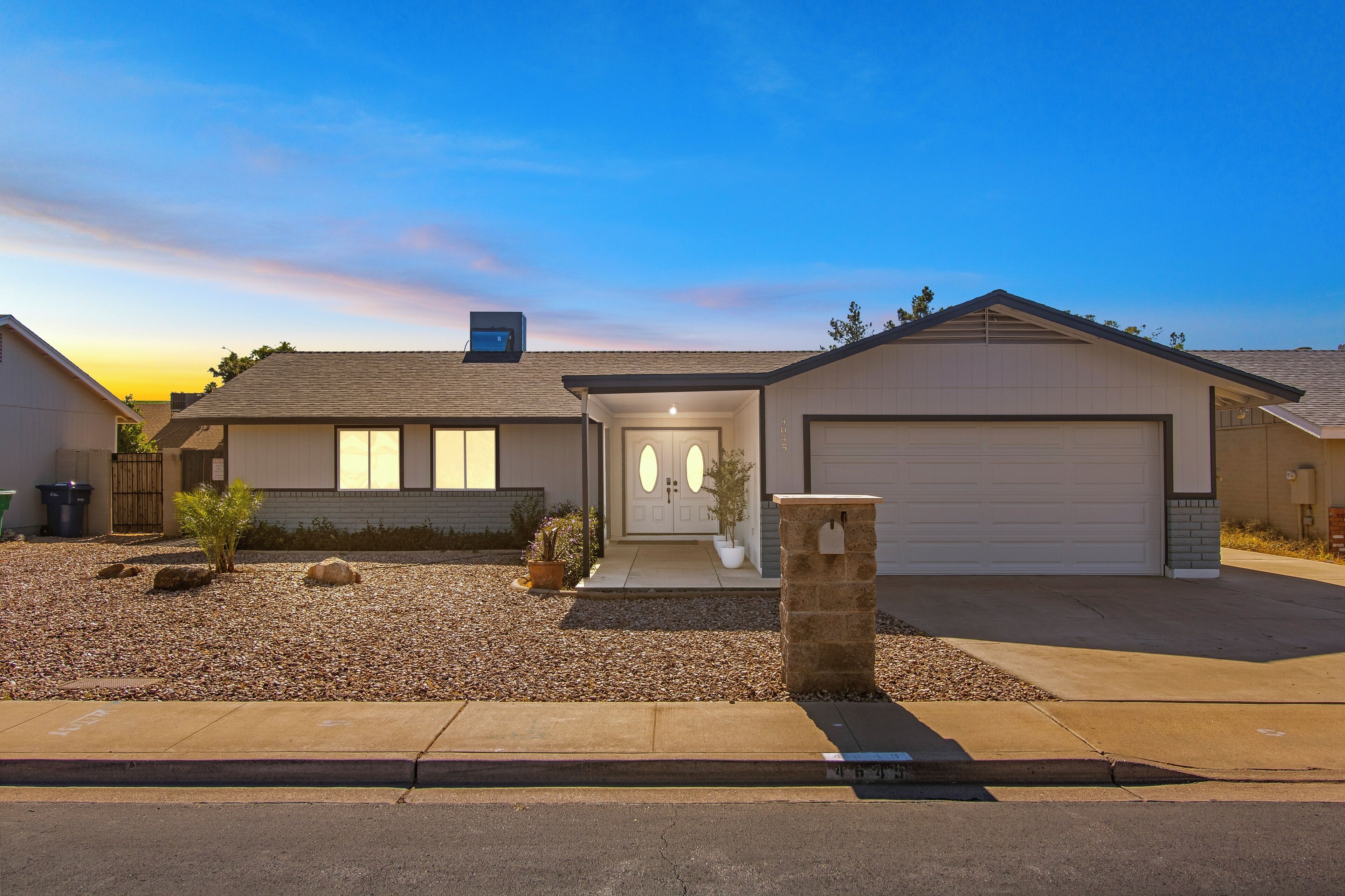 Cozy 3-bedroom retreat in charming Mesa, Sleeps 8, Firepit, Arcade, & Hammocks