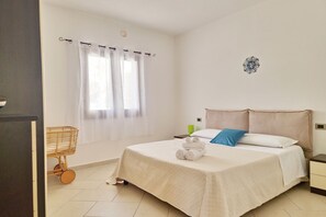 2 bedrooms, WiFi, bed sheets - [Casalinda] Apartment in Orosei with veranda (Orosei)