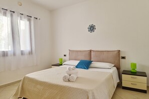 2 bedrooms, WiFi, bed sheets - [Casalinda] Apartment in Orosei with veranda (Orosei)