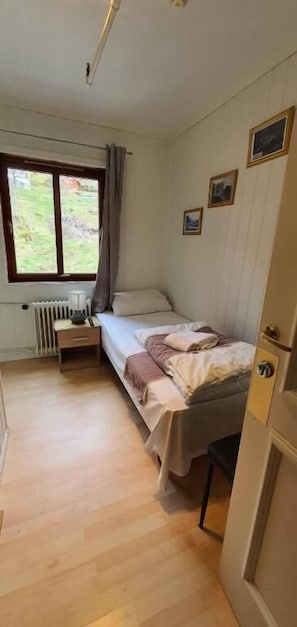Quarto solteiro básico, vista para a montanha | Wi-Fi de cortesia