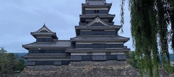 Large Western House with deck overlooking Lake Suwa, Sth Alps & Mt Fuji