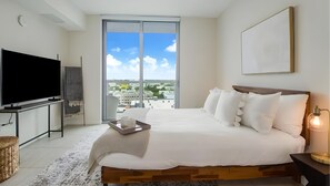 1 bedroom, iron/ironing board, WiFi, bed sheets - Amazing apartment in Design District With parking pool and gym  (Miami)