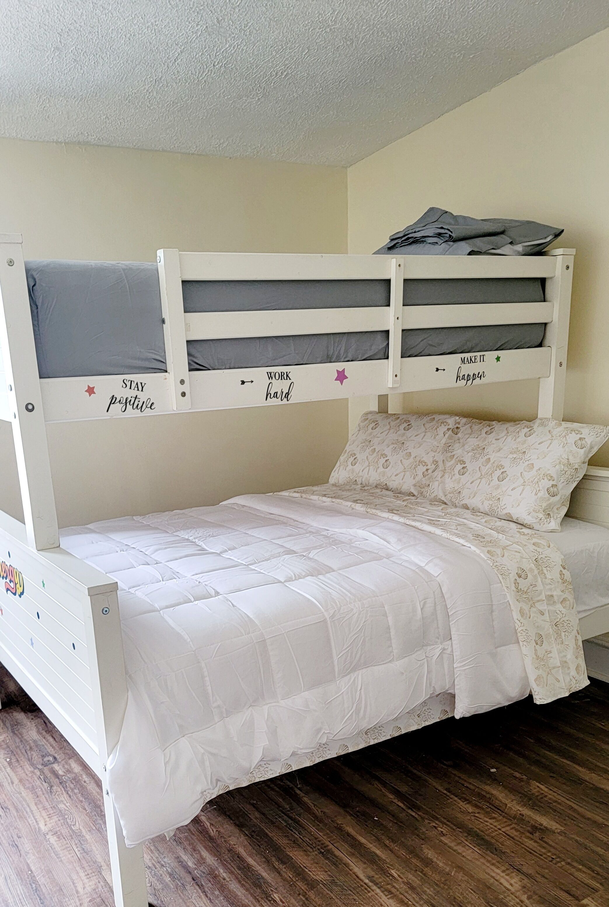 3 Schlafzimmer, Schreibtisch, Bügeleisen/Bügelbrett, WLAN