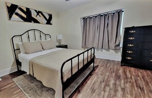 3 soveværelser, skrivebord, strygejern/strygebræt, Wi-Fi