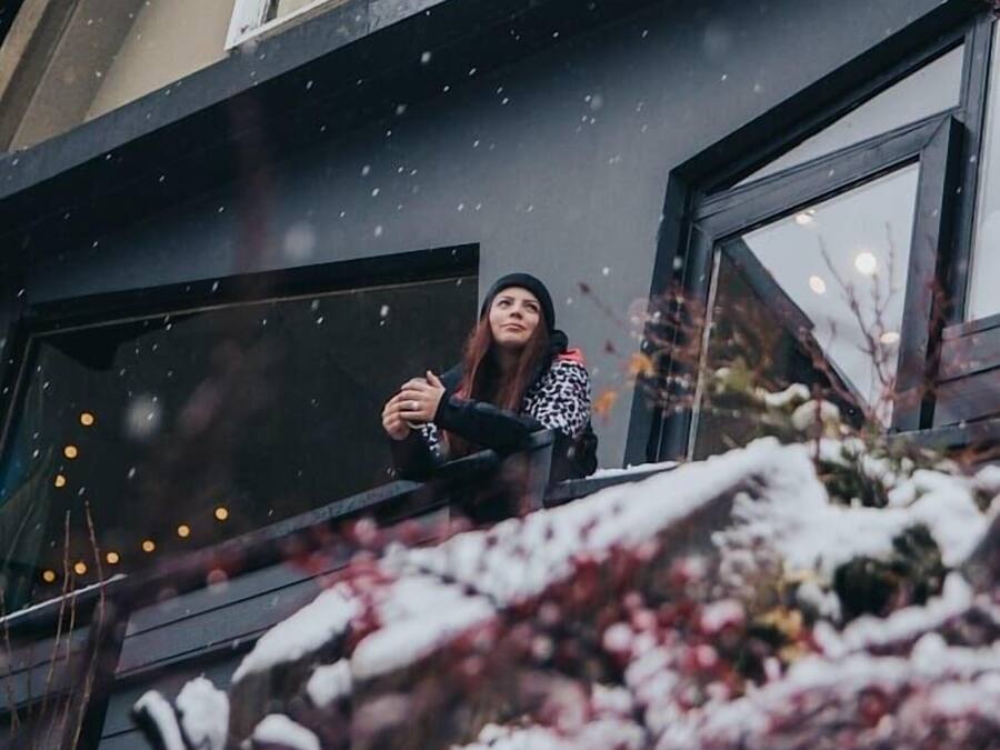 Vista frontal de la propiedad