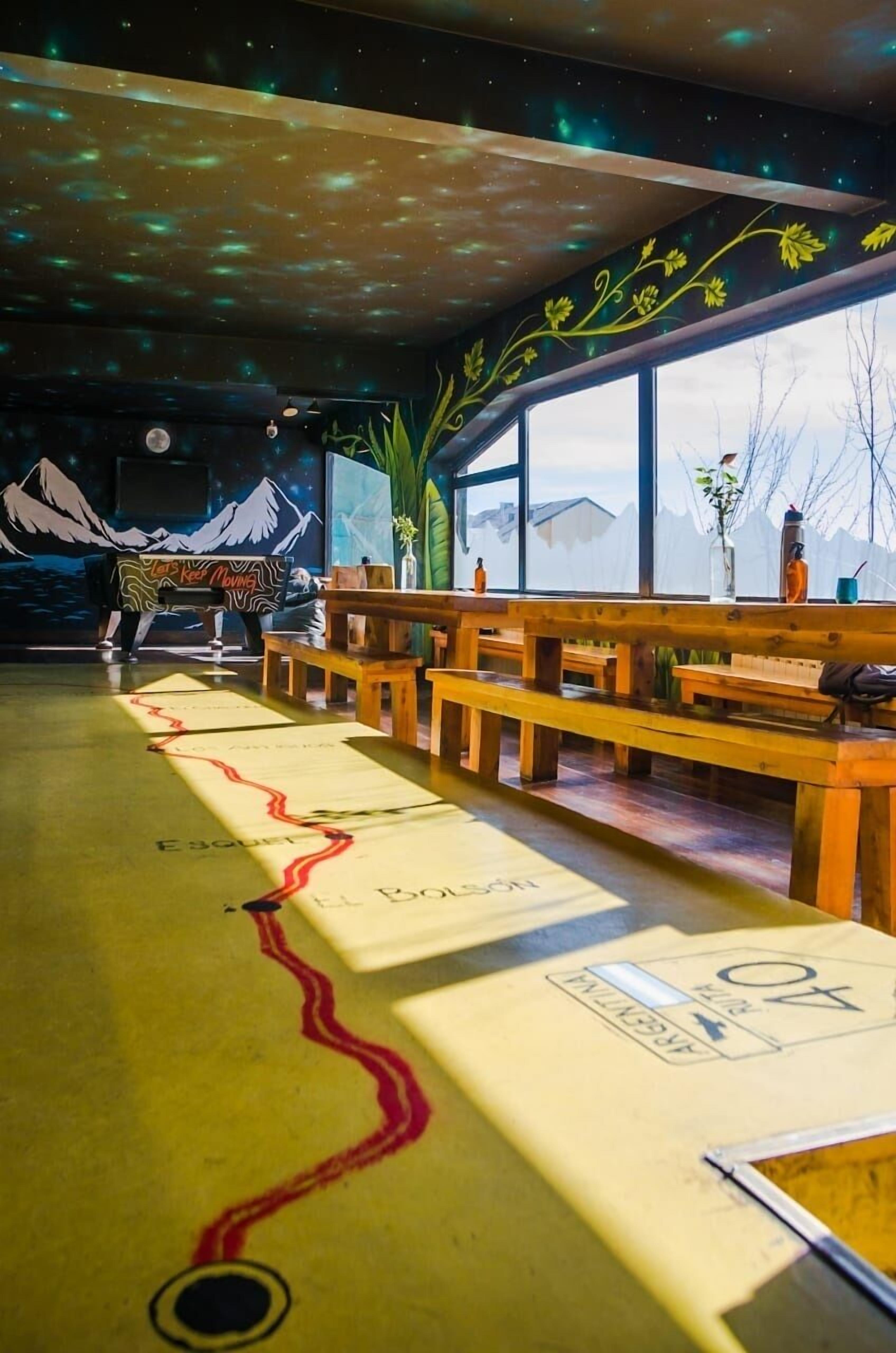 Foto - Moving Hostel Travel Bar