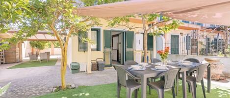 تناول الطعام بالخارج