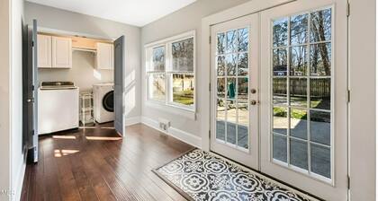 Retreat near Raleigh: Pool Table, Grill & ADA Bath in Remodeled Home