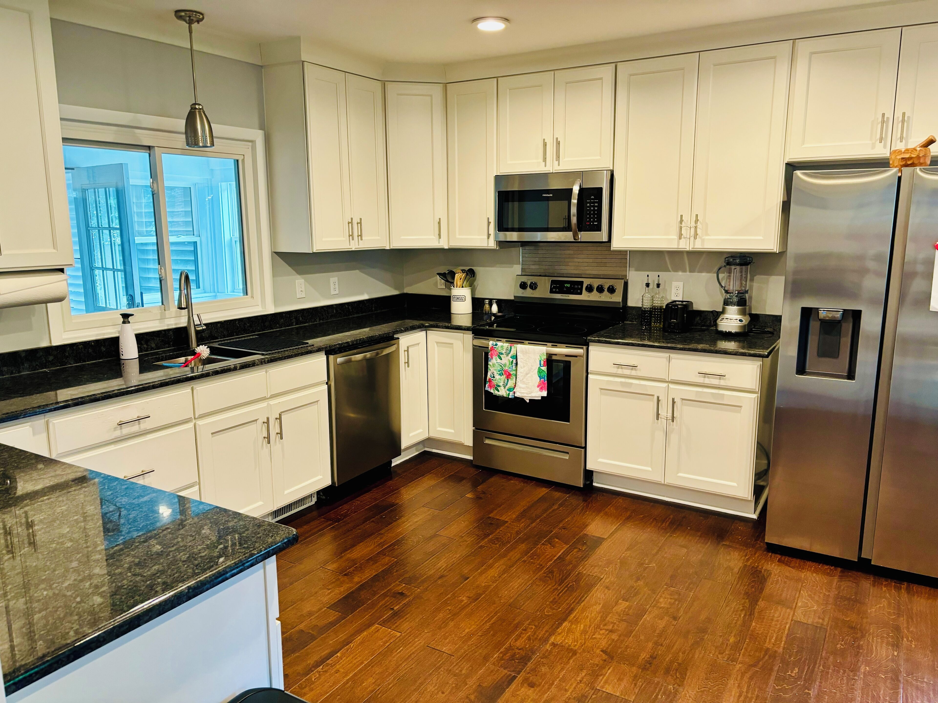 冰箱、微波炉、烤箱、炉灶