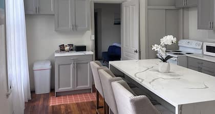 Gorgeous apt marble bath & kit 2 min from downtown 5 min to Dayton university