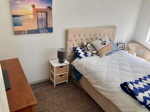 2 bedrooms, iron/ironing board, bed sheets