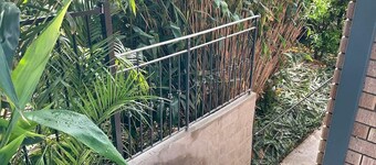 Large 2 Bedroom Apartment, pool table, laundry, close to beaches