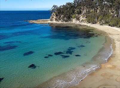 Large 2 Bedroom seperate private Apartment, pool table, laundry, close to beach