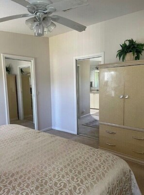 3 bedrooms, iron/ironing board, WiFi, bed sheets