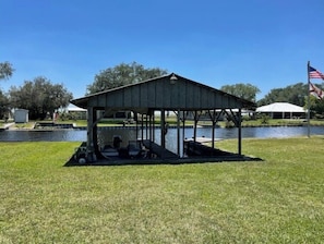 Property grounds - Lake/River house get-a-way ! (Moore Haven)