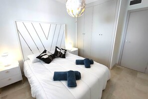 3 bedrooms, travel crib, free WiFi, bed sheets