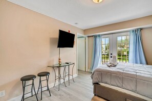 1 bedroom, iron/ironing board, WiFi, bed sheets - Sunset Corner - Beach View & Heated Pool! (Redington Beach)
