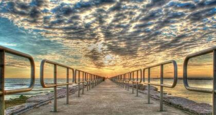 108 1st Floor ! Waterfront ! Pool ! Hot ! Tub