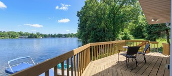 Paddler's Paradise Lakefront Comes With Pontoon