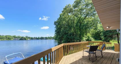Paddler's Paradise Lakefront Comes With Pontoon