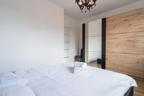 1 bedroom, iron/ironing board, bed sheets - Retro Milenium Park Apartment (Sosnowiec)