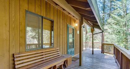 Experience Moonshadow - Fresh & fun chalet on Mt. Hood. 10 minutes to Ski Bowl!