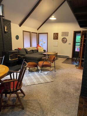 Smart TV, fireplace, DVD player, books