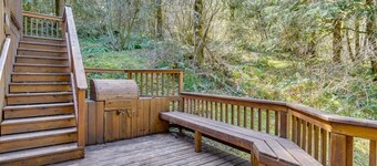 Experience Moonshadow - Fresh & fun chalet on Mt. Hood. 10 minutes to Ski Bowl!