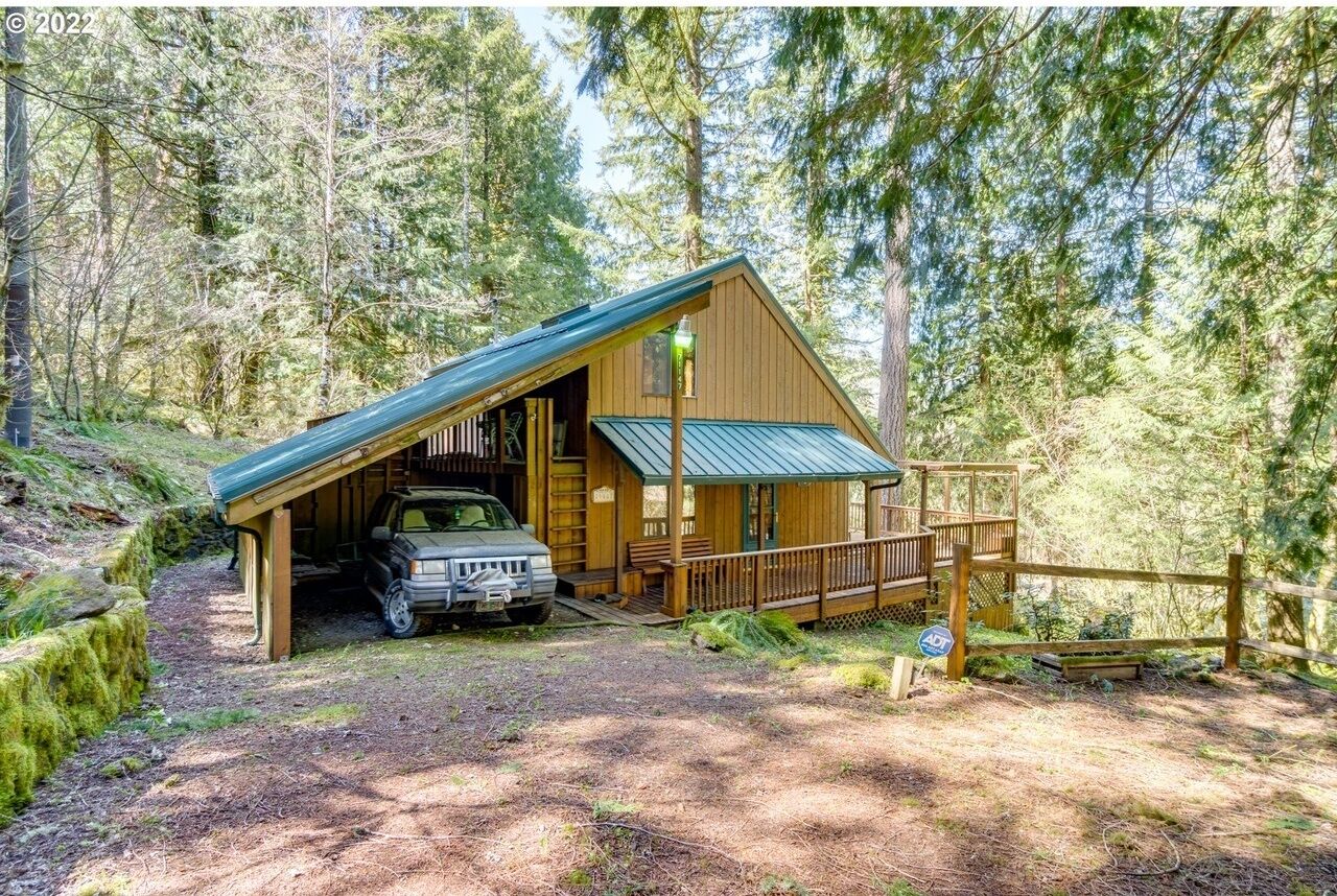 Experience Moonshadow - Fresh & fun chalet on Mt. Hood. 10 minutes to Ski Bowl!