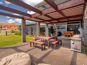 Outdoor dining - Hosts on the Coast Whitianga Bliss (Whitianga)
