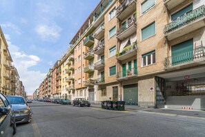 Exterior - Comfortable studio apartment that can comfortably accommodate up to 2 people. The accommodation is located in the quiet Parella district, a very green and well-served area: the MM Pozzo Strada stop is just 350m away and allows you to quickly reach the ce (Torino)