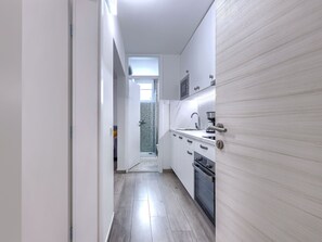 Kjøleskap, mikrobølgeovn, ovn og oppvaskmaskin