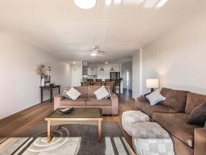 Smart TV - Three Bedroom Oceanfront on Marine Parade (Tweed)