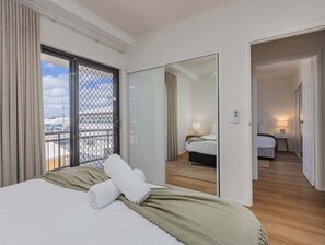 3 bedrooms, iron/ironing board, free WiFi, bed sheets - Three Bedroom Oceanfront on Marine Parade (Tweed)