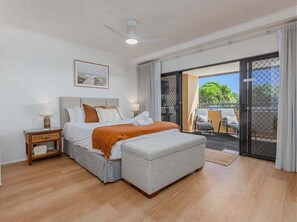3 bedrooms, iron/ironing board, free WiFi, bed sheets - Three Bedroom Oceanfront on Marine Parade (Tweed)